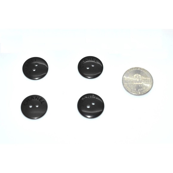 CHANEL Lot Of 4 Black Plastic Logo 18 mm 2 Hole Replacement Clothing Buttons - Picture 1 of 3